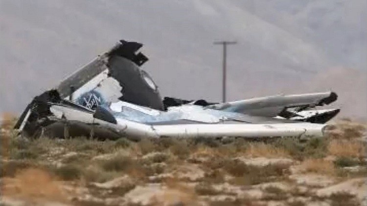 مقتل امرأة وإصابة خمسة في تحطم طائرة صغيرة جراء اصطدامها بسيارة