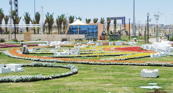 انسحاب شركات ومؤسسات كبرى من مهرجان الورد الطائفي