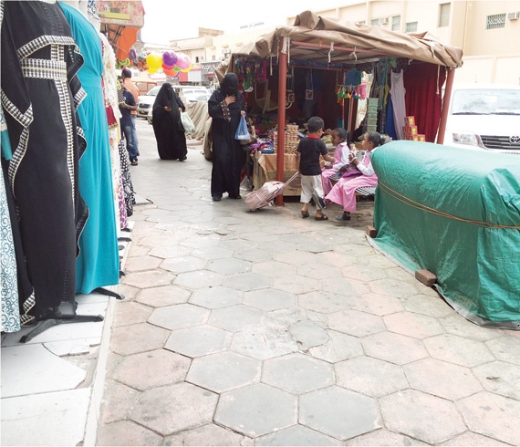 سوق «برزان» .. عراقة تاريخية 
وبسطات عشوائية