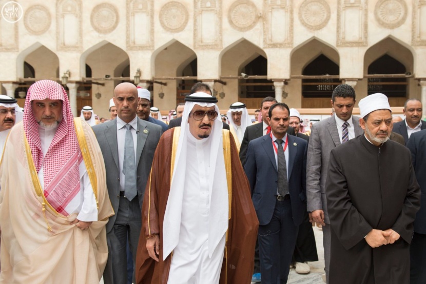 خادم الحرمين الشريفين يزور جامع الأزهر ويضع حجر الأساس لمدينة البعوث الإسلامية