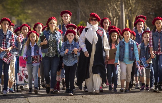 فيلم "ذا بوس" يحلق في صدارة إيرادات دور السينما في أمريكا