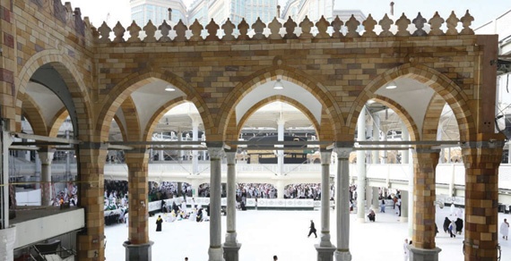 2754 قطعة تعيد جمال الرواق العثماني إلى صحن المطاف