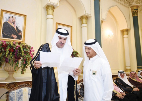 أمير المدينة المنورة يوجه بتشكيل لجنة تدرس مقترحات ومبادرات الشباب