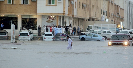 «أمطار النينو»: وفاة طفل في الطائف وإصابة عمال في بريدة وشوارع الرياض تغرق