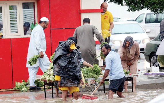 «الدفاع المدني»: 18 وفاة و26 ألف بلاغ بسبب «الأمطار» خلال أسبوعين