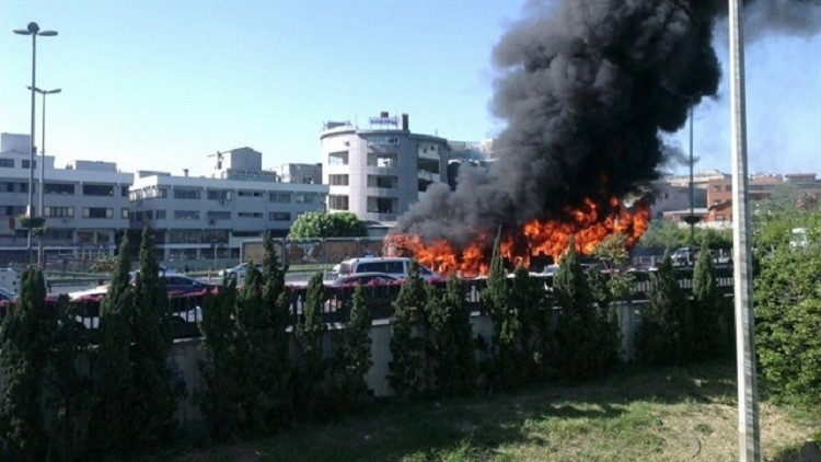 اندلاع حريق في حافلة باسطنبول وسماع دوي انفجار