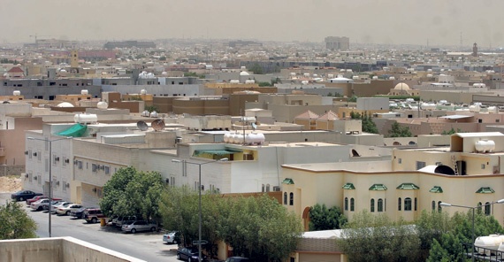 وزير «البلدية والقروية» لـ"الاقتصادية" : دراسة تحويل الأراضي السكنية إلى منشآت تعليمية