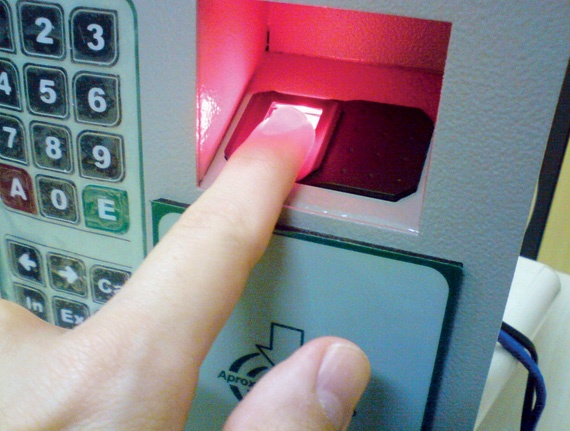 «الأحوال المدنية»: لا علاقة لنا بتعثر بصمة «الاتصالات» .. الخلل في أجهزة الشركات