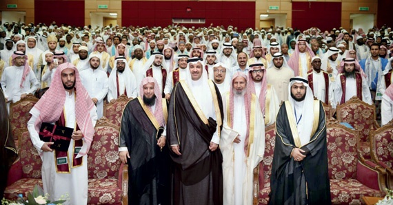 أمير المدينة المنورة يرعى حفل تخريج الدفعة الـ 52 
من طلاب الجامعة الإسلامية