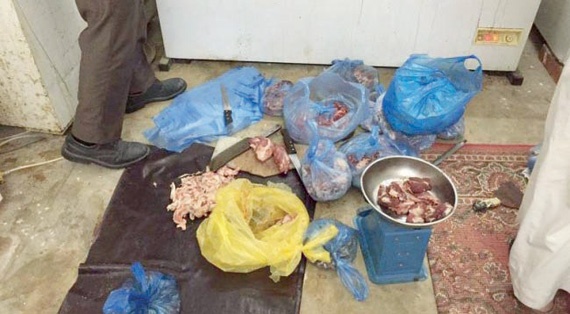 بلاغ يقود إلى كشف عمالة توزع لحوما
غير صالحة للاستهلاك