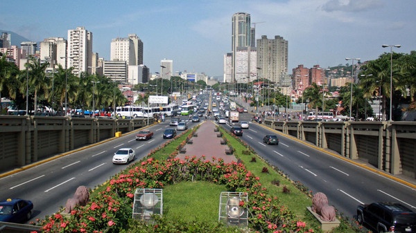 تحالف المعارضة في فنزويلا يحصل على موافقة لإجراء استفتاء على عزل الرئيس