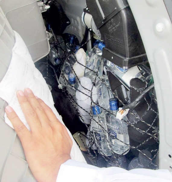 إحباط تهريب 202 زجاجة خمر و128 كيسا 
من نبات القورو