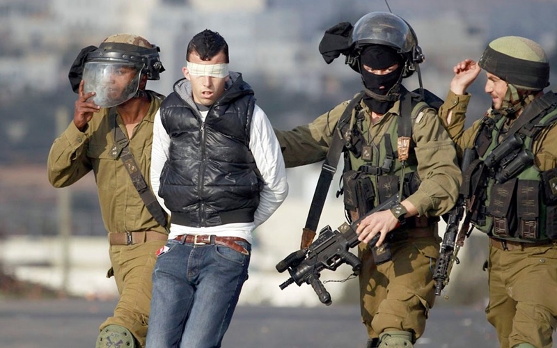 القوات الإسرائيلية تعتقل فلسطينيا على معبر بيت حانون شمال غزة