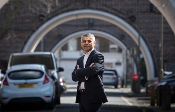 صادق خان أول مسلم يرأس بلدية لندن