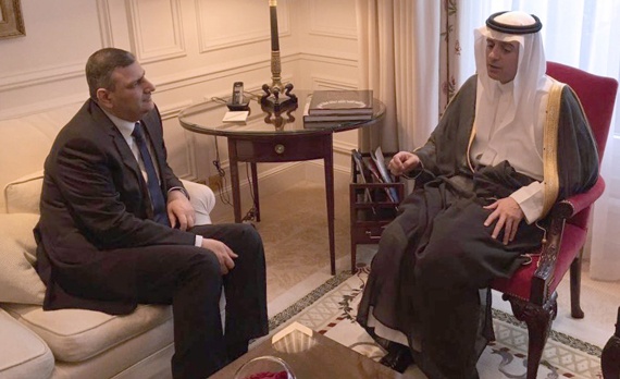 وزير الخارجية يعقد اجتماعا مع منسق المفاوضات السورية