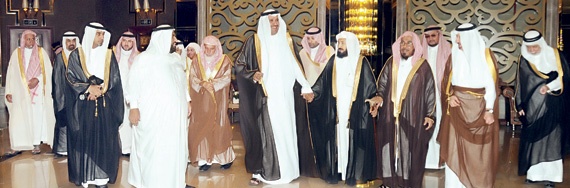 أمير المدينة المنورة يشرِّف حفل عشاء الدكتور الهجاري