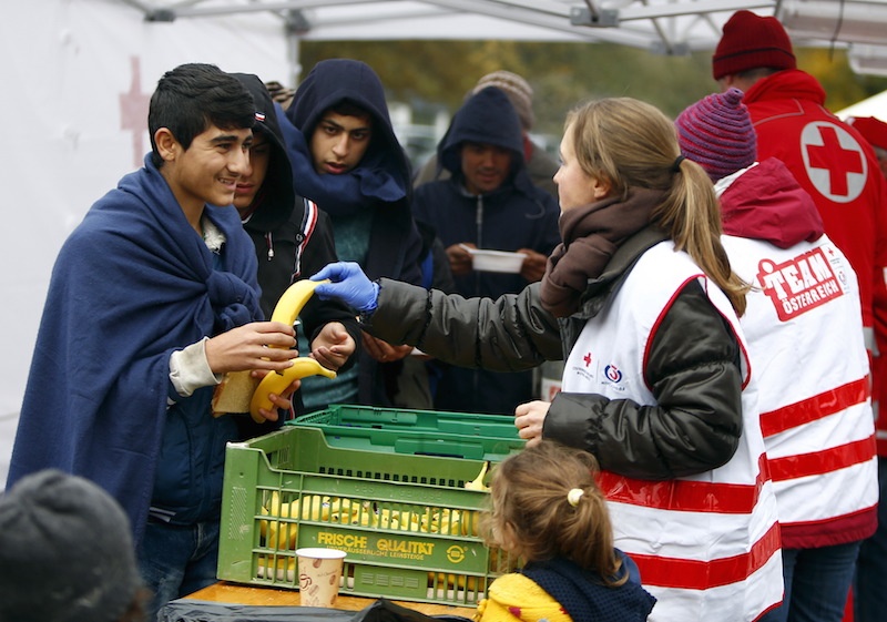 تقرير: ألمانيا ستنفق 100 مليار يورو على اللاجئين بحلول 2020