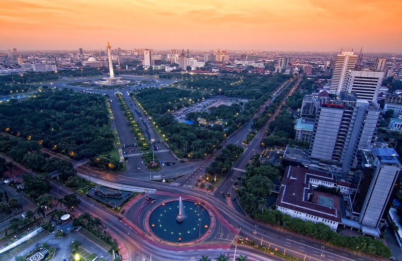 وفاة 10 أشخاص جراء تناول كحول ملوثة في اندونيسيا