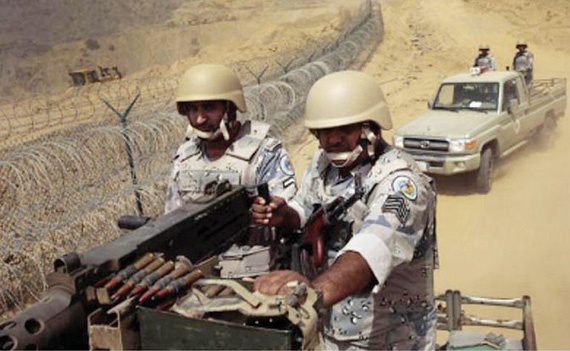 القبض على 78 متسللا يوميا عبر الحدود السعودية.. بينهم إرهابيون