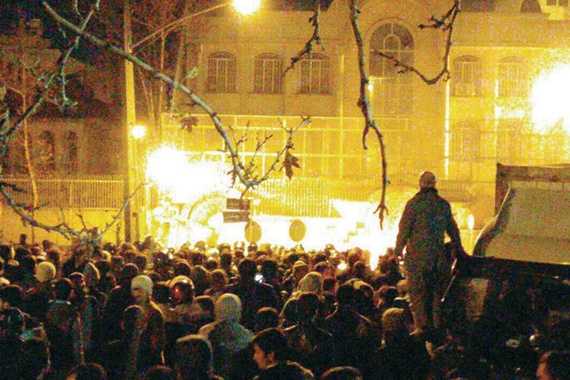 الإيرانيون متذمرون ويتحينون الفرصة للانقضاض على النظام