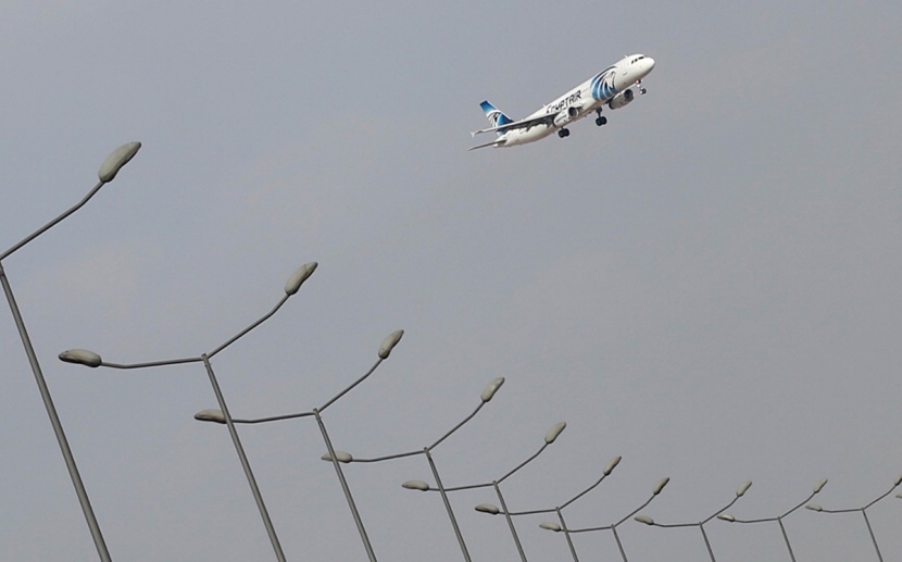 وزارة الطيران المدني المصرية: اليونان عثرت على حطام الطائرة المفقودة