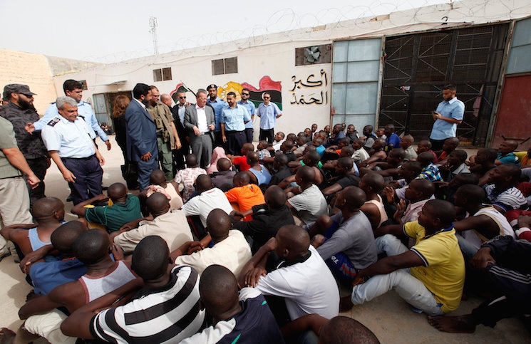 قوات خفر السواحل الليبية تلقي القبض على 850 مهاجرًا قبالة ساحل صبراتة