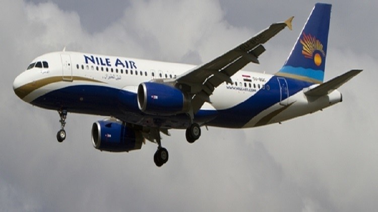 تفتيش طائرة مصرية بمطار الكويت وإنزال ركابها