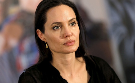 أنجيلينا جولي بروفيسور في مدرسة الاقتصاد والسياسة