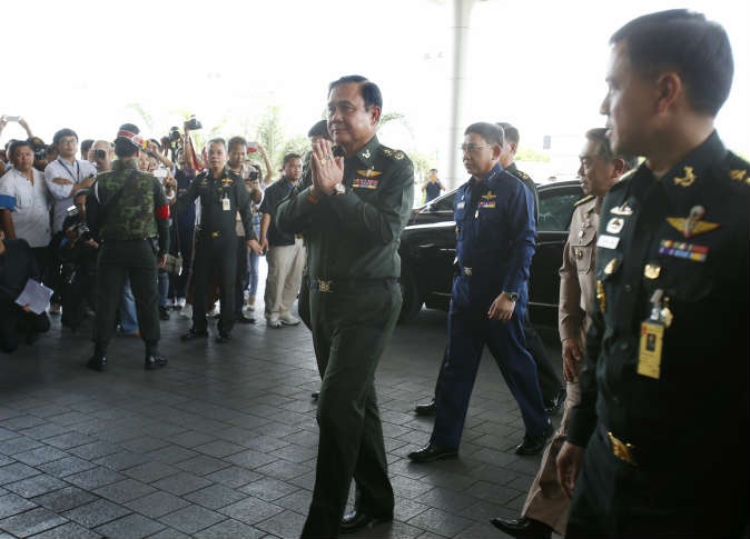 المجلس العسكري في تايلاند يرفع الحظر على سفر بعض الساسة للخارج