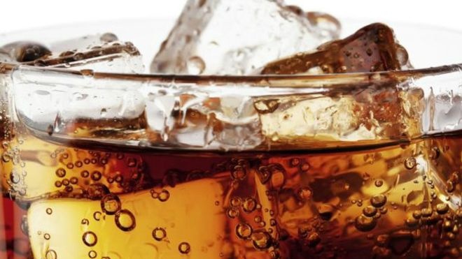 ضريبة المشروبات الغازية المثيرة للجدل في بريطانيا "تضر بالأسر الأشد فقرا"