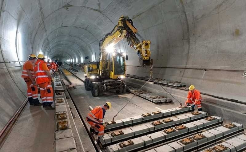 سويسرا تفتتح أطول وأعمق نفق في العالم