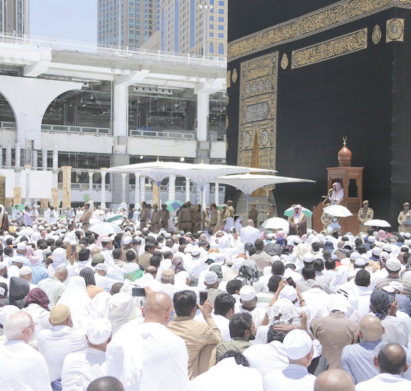 خطيب الحرم المكي يحذر من العبث في رمضان