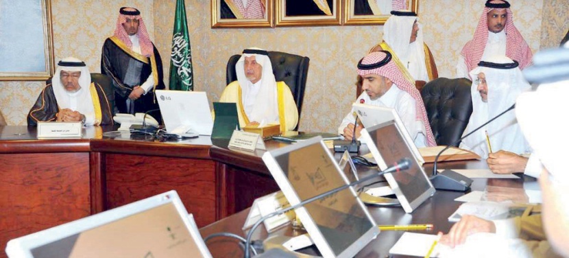 الفيصل يطلع على خطوات العمل في مشروع طريق الملك عبدالعزيز الموازي