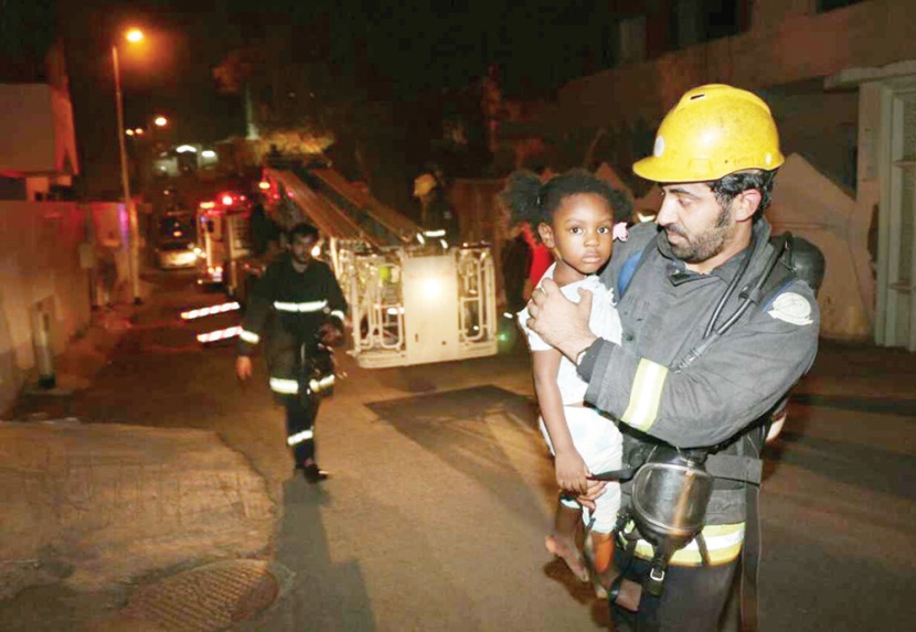 «الدفاع المدني» يسيطر على حريق اندلع في منزل بحي الهجرة في مكة المكرمة