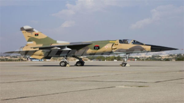 سلاح الجو الليبي يستهدف مجموعات مسلحة في منطقة الجفرة