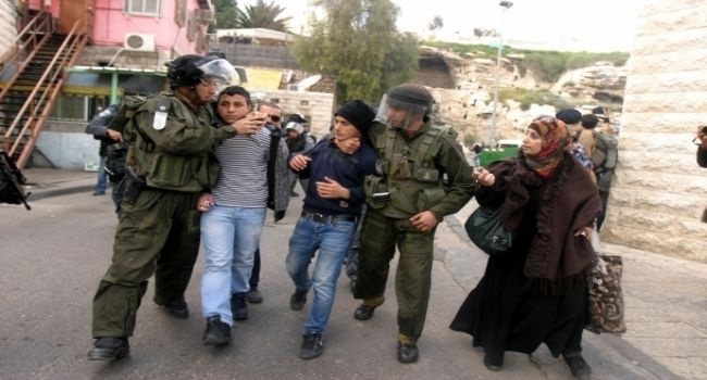 القوات الإسرائيلية تعتقل ستة فلسطينيين من الخليل