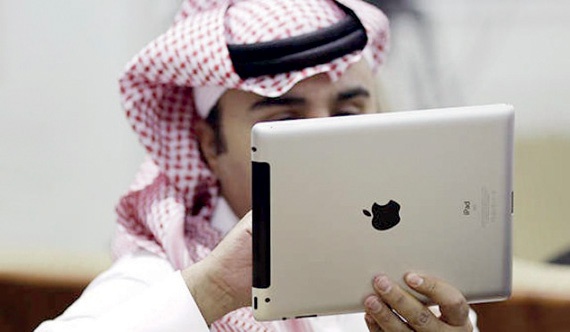 «اقتحام الصورة» .. المهارة الوحيدة
لمشاهير «التواصل»