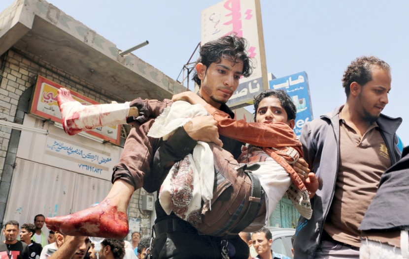 «الانقلابيون» .. مماطلة في الكويت وانتهاكات وجرائم في اليمن