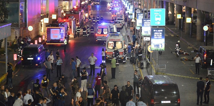 ارتفاع حصيلة قتلى إعتداء أسطنبول إلى 43 بينهم 19 أجنبي .. وتوقيف 13 مشتبه به