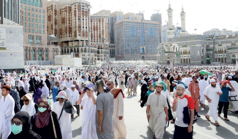 700 ألف معتمر يشهدون العشر الأواخر 
في العاصمتين المقدستين