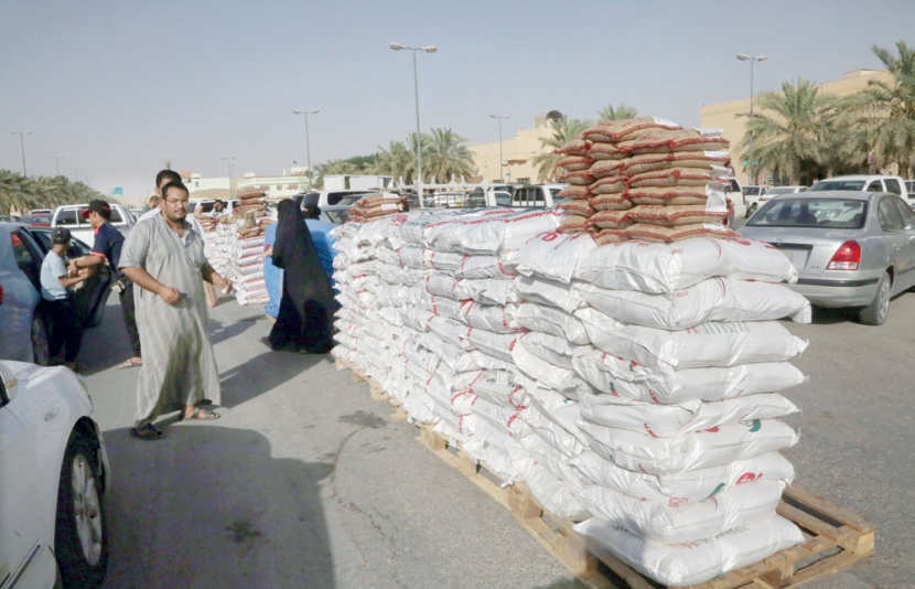 «غش الأرز» يدفع جمعيات خيرية لطلب استقبال «زكاة الفطر» نقدا