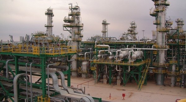 هجوم مسلح على مجمع صناعي للنفط والغاز غرب ليبيا