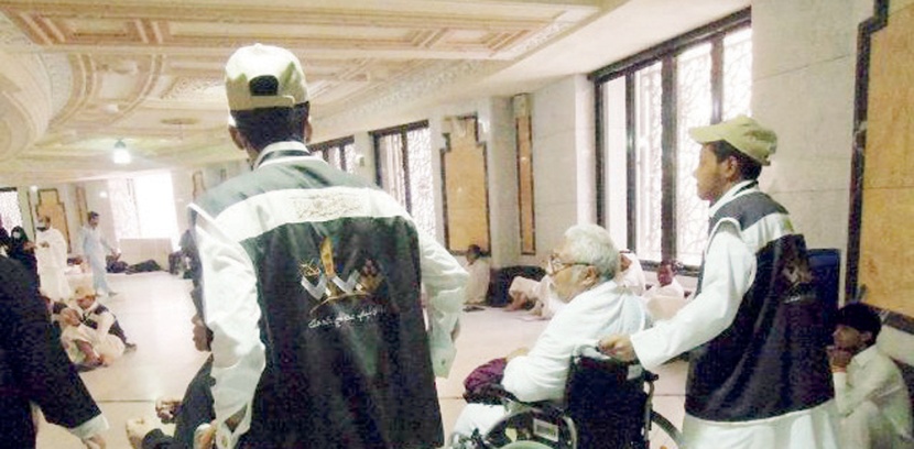 شباب مكة المكرمة يخدمون أكثر من 715 ألفا من زوار المسجد الحرام