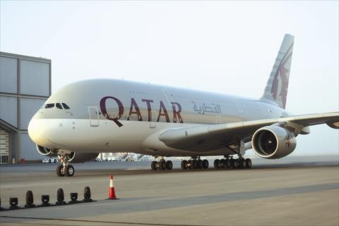 طائرة قطرية تهبط اضطراريا في مطار بوخارست لمشكلة في احد محركيها