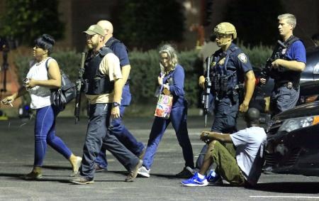 احتجاجات على عنف الشرطة في مدن أمريكية تغلق الطرق