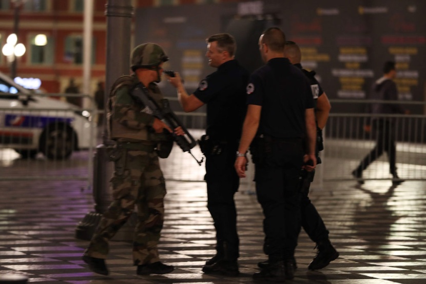 فرنسا تستقبل عيدها الوطني بمقتل 84 شخصا في نيس