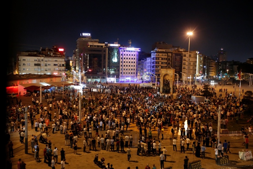 إحباط محاولة الانقلاب في تركيا والحكومة تستعيد سيطرتها على البلاد