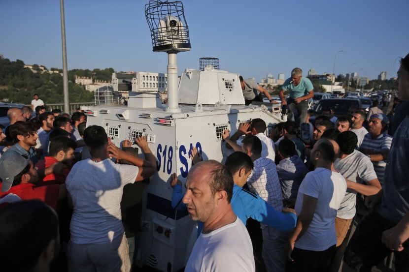 إحباط محاولة الانقلاب في تركيا والحكومة تستعيد سيطرتها على البلاد