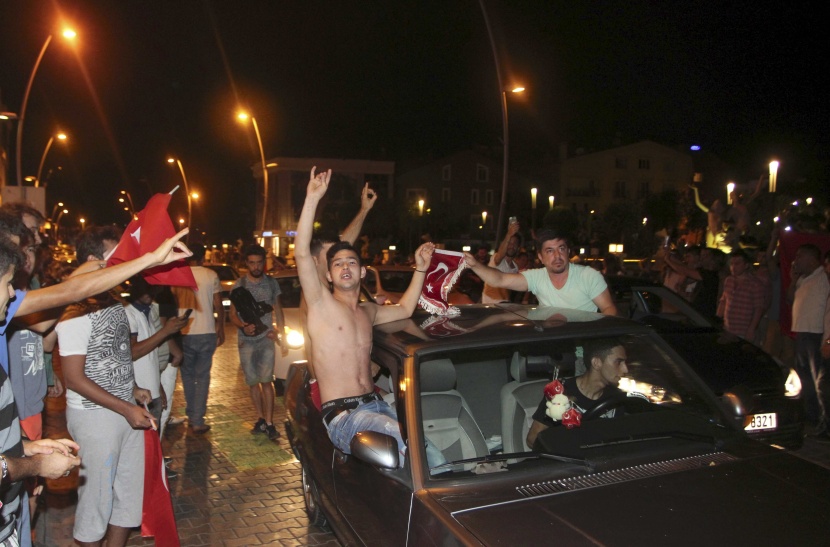 إحباط محاولة الانقلاب في تركيا والحكومة تستعيد سيطرتها على البلاد