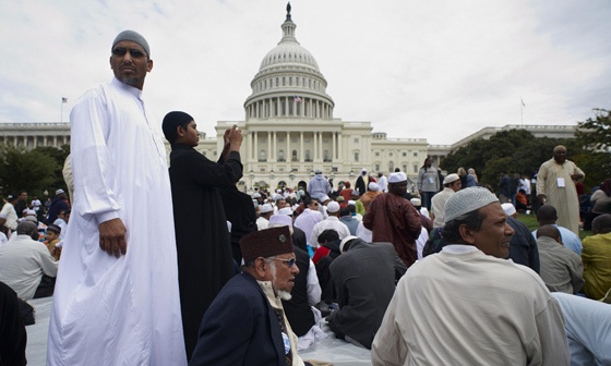 استطلاع يظهر انقساما بين الجمهوريين والديمقراطيين تجاه المسلمين بأمريكا